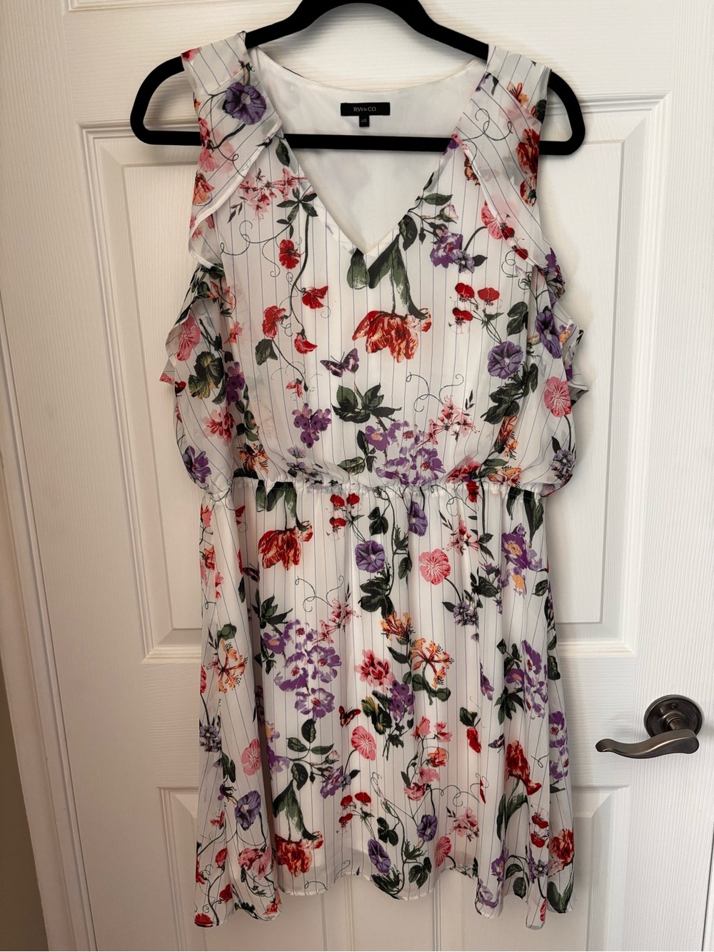 RW&CO. White Floral Sleeveless V-Neck Mini Dress
